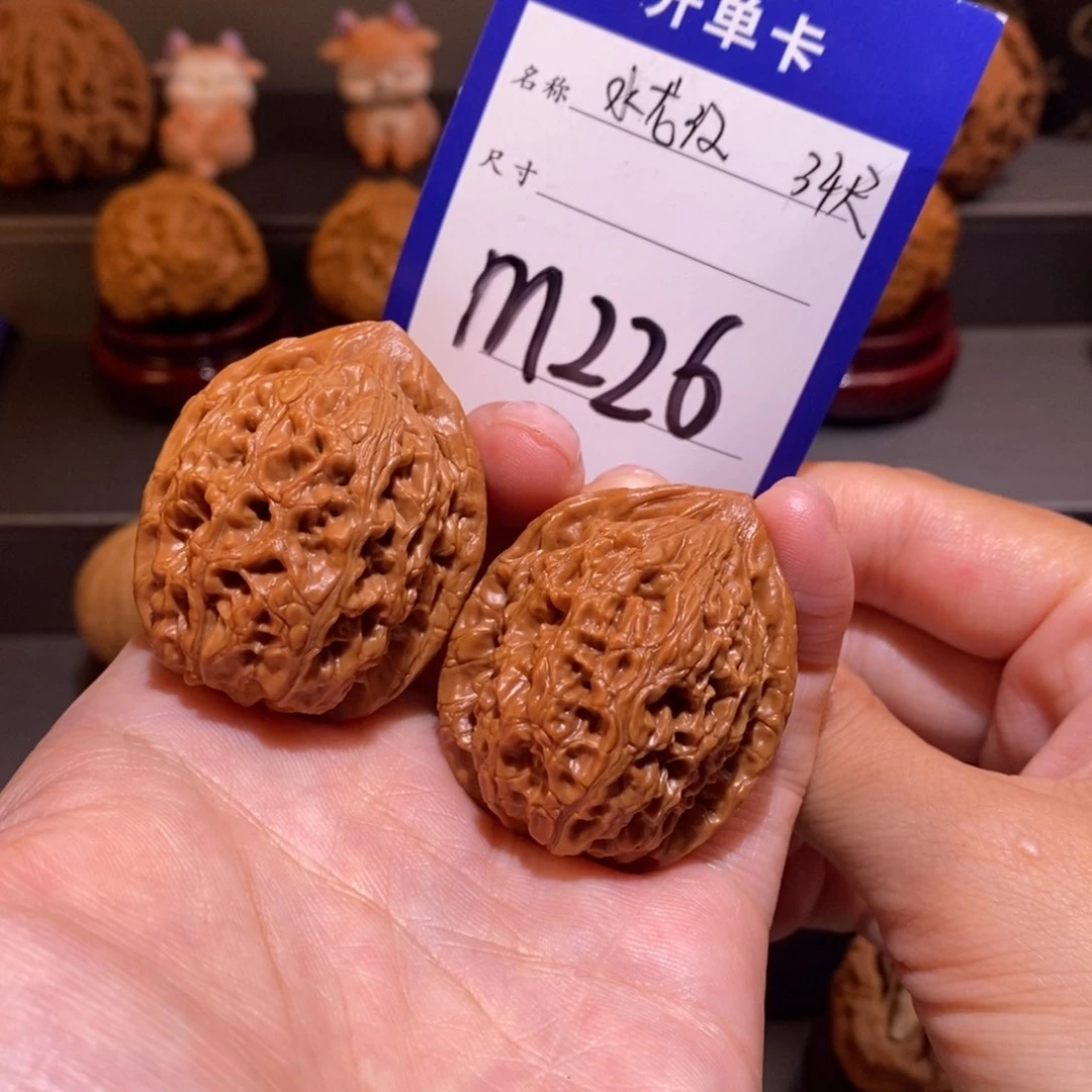 文玩核桃吊坠水龙纹