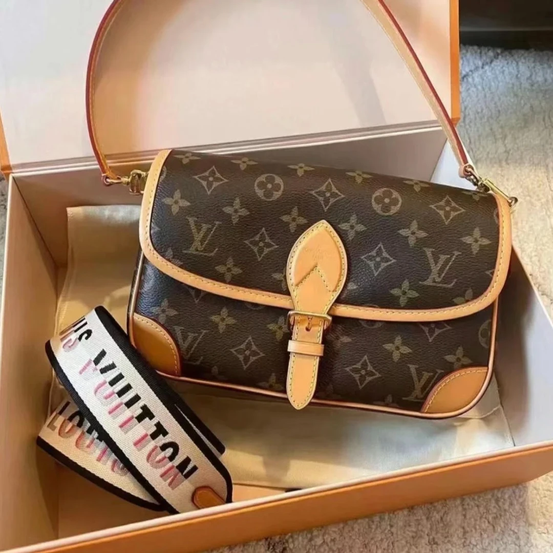 全新未使用 LouisVuitton/路易威登 国内现货 老花腋下法棍黑肩带