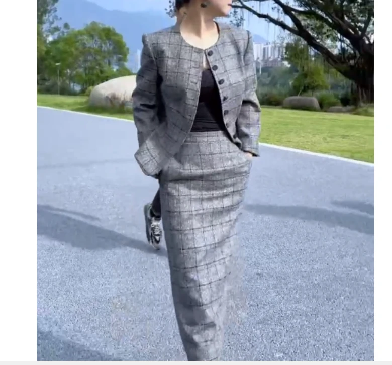 2024秋季新款女装网红气质韩版设计感洋气减龄套装女珍惜