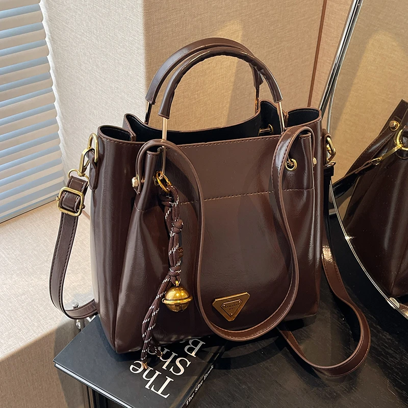 复古质感大容量手提包包女2024秋冬新款单肩包时尚洋气通勤斜挎包