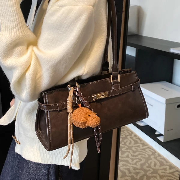 复古大容量包包女2024秋冬新款单肩腋下包高级质感百搭通勤法棍包