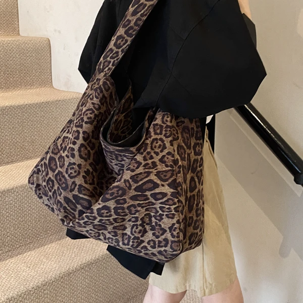 软面豹纹大容量包包女2024秋冬新款单肩包时尚洋气休闲通勤托特包