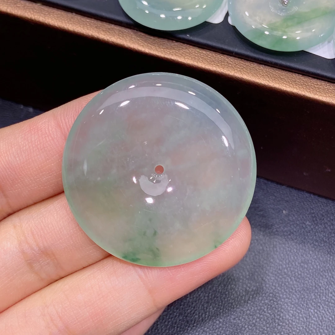 缅甸天然A货翡翠，正冰种晴底色，飘花大平安扣吊坠，时尚精美百搭L