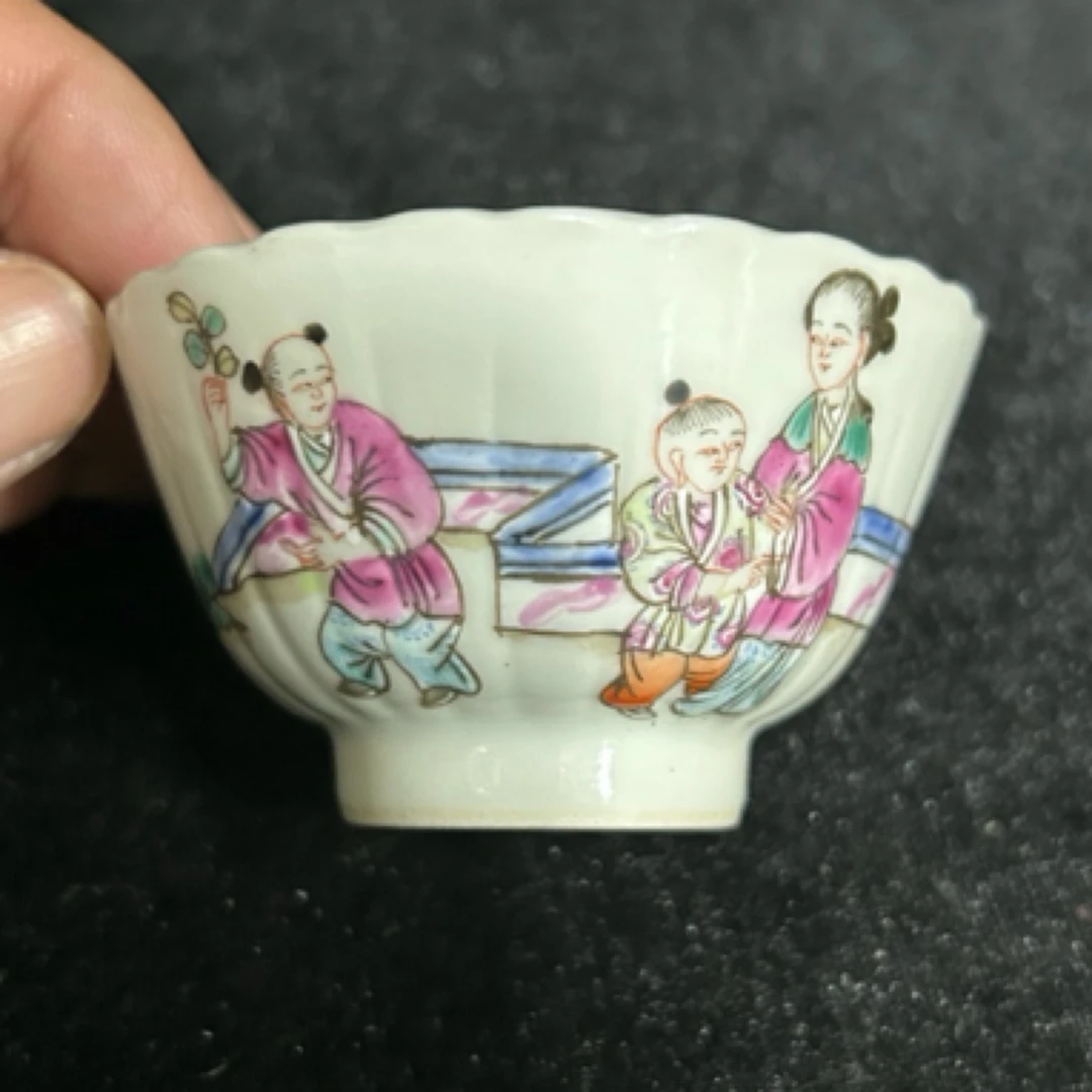 景德镇 粉彩三娘教子瓜棱杯