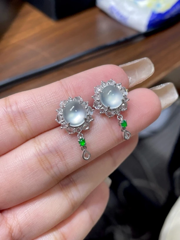 天然缅甸翡翠A货玻璃种起光饱满蛋面耳钉18k金伴钻镶嵌