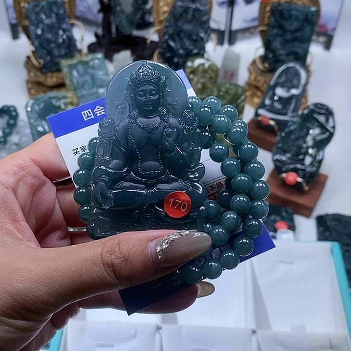 翡翠颈饰未镶嵌四***石