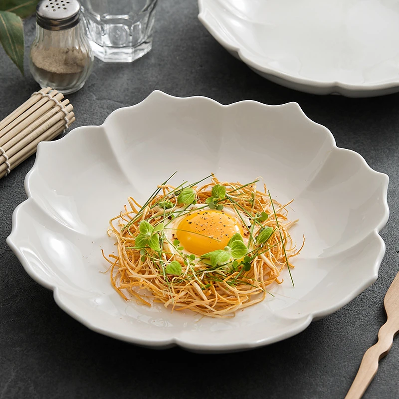 陶瓷盘子菜盘家用高级感花瓣汤盘简约餐盘创意摆盘新款沙拉甜品盘