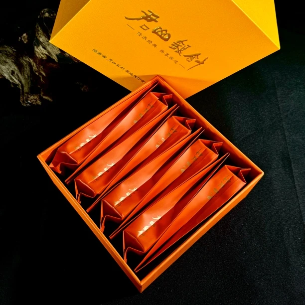 君山银针32g君仙岳阳黄茶湖南特产十大名茶礼盒装