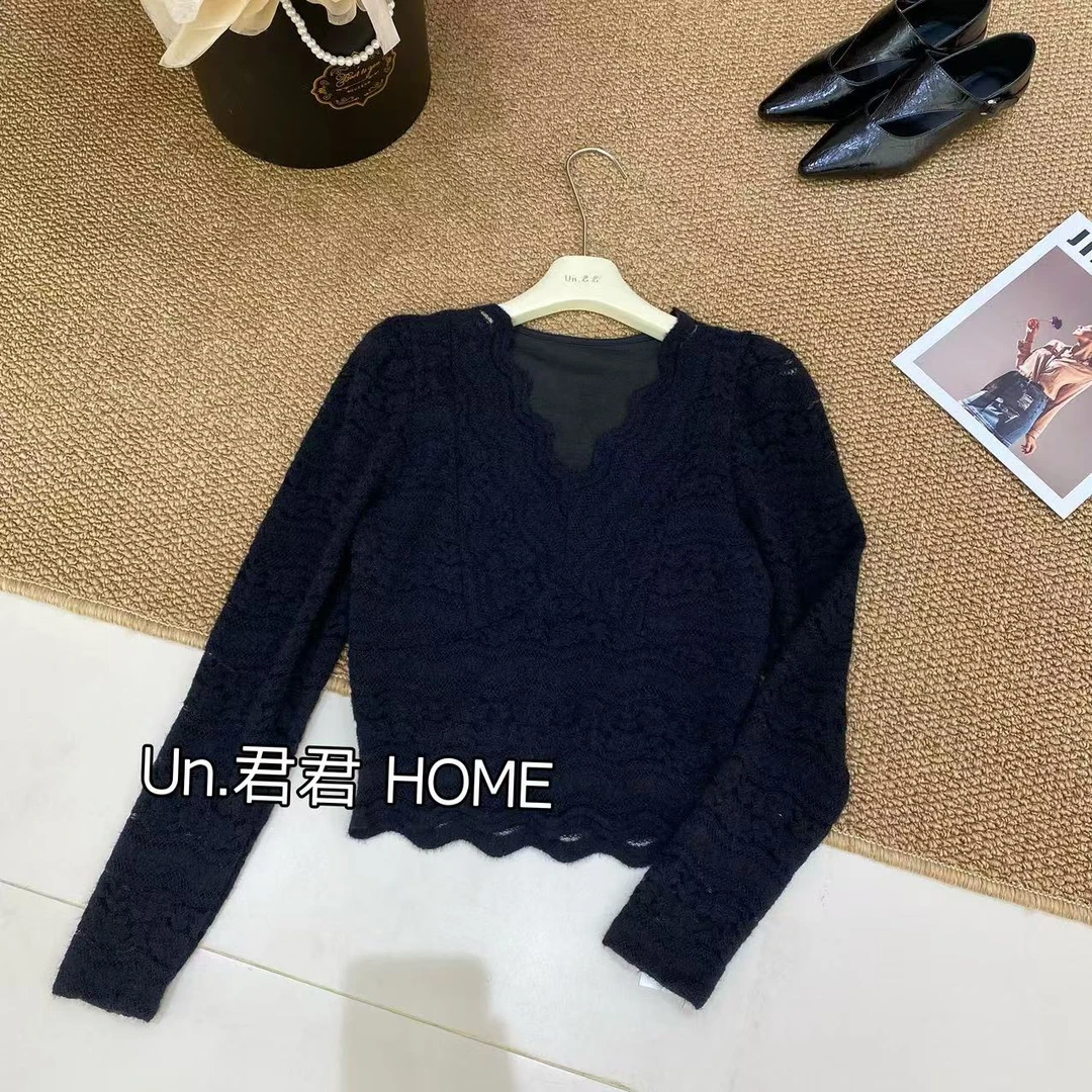 君君家【加绒蕾丝】71350秋冬修身加绒V领蕾丝打底衫