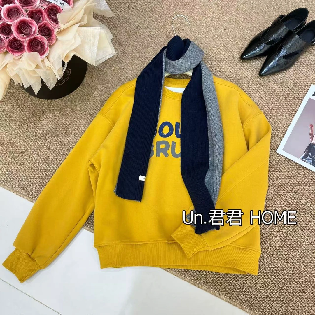 君君家【双色围巾款】8228圆领双色字母围巾款加婴儿绒百搭卫衣