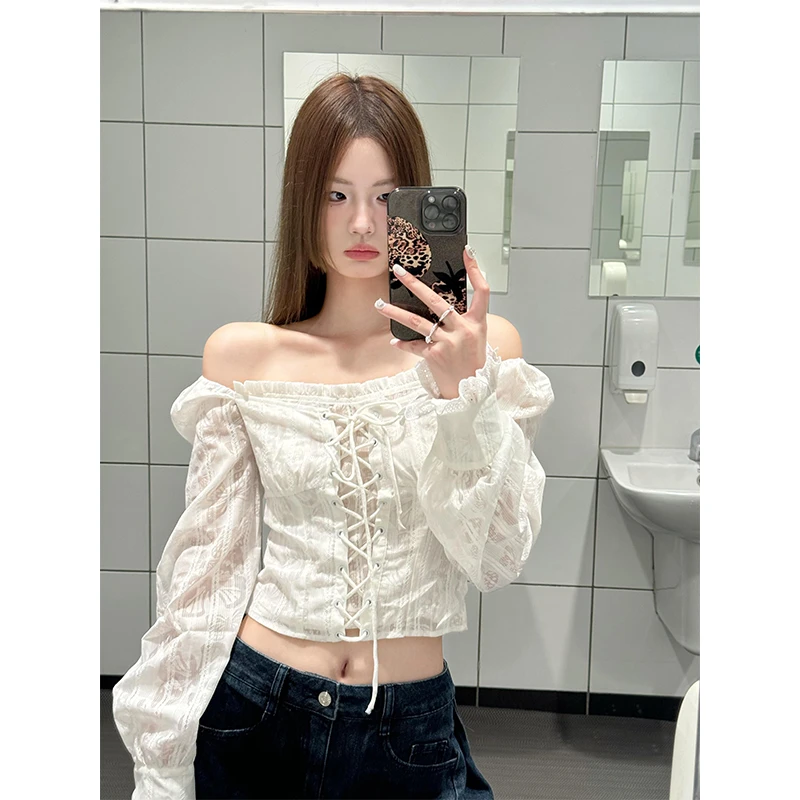 时尚穿搭女士秋季牛仔裤法式高端大气上档次露肩长袖显瘦衬衫上衣