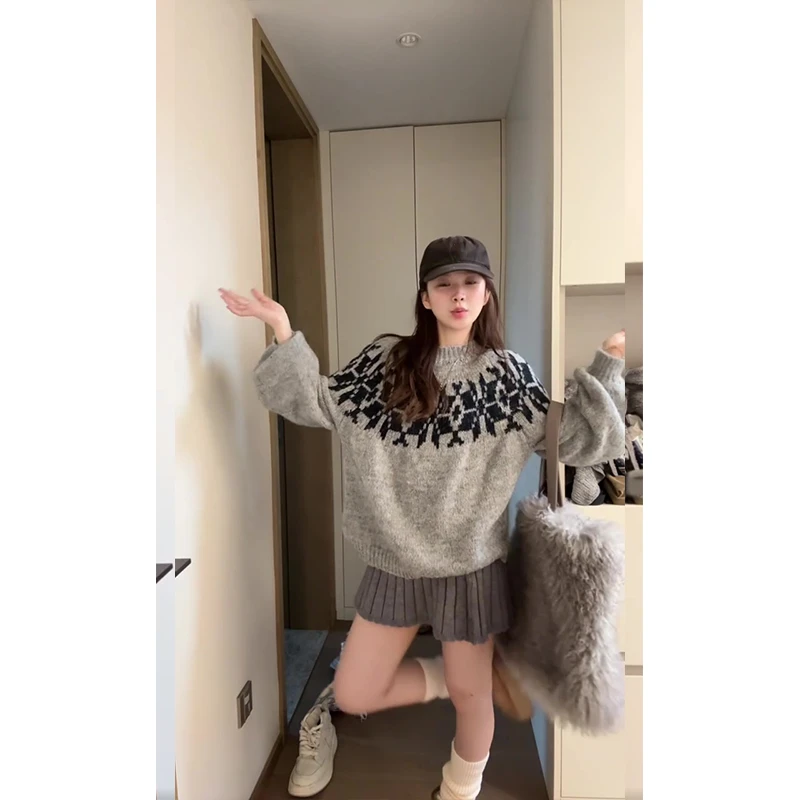 极简穿搭女士秋季圆领长袖韩版气质慵懒风套头针织上衣百褶短裙