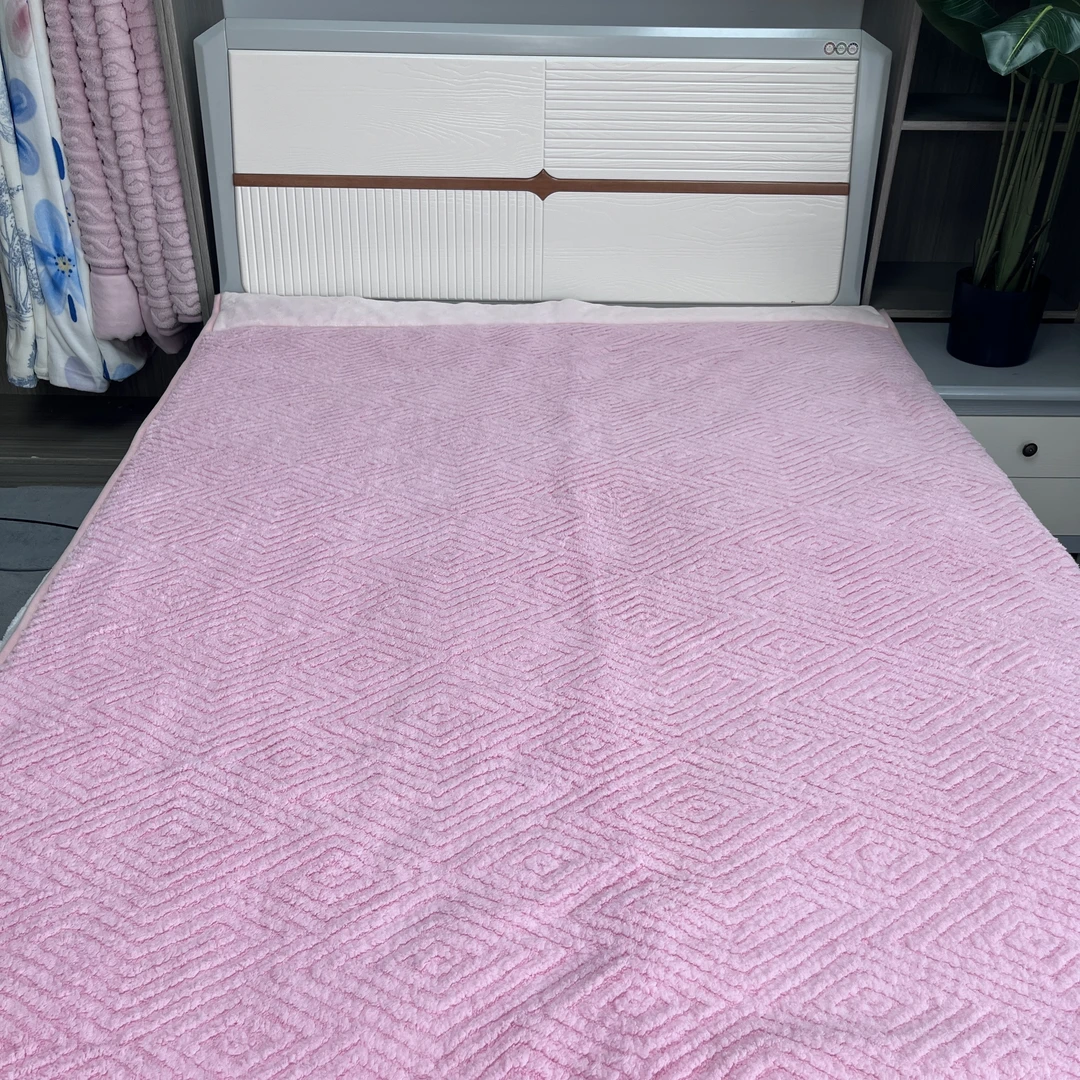 粉色菱形条纹1.5*2.0三层加厚被子双面多功能亲肤纯色超柔学生被