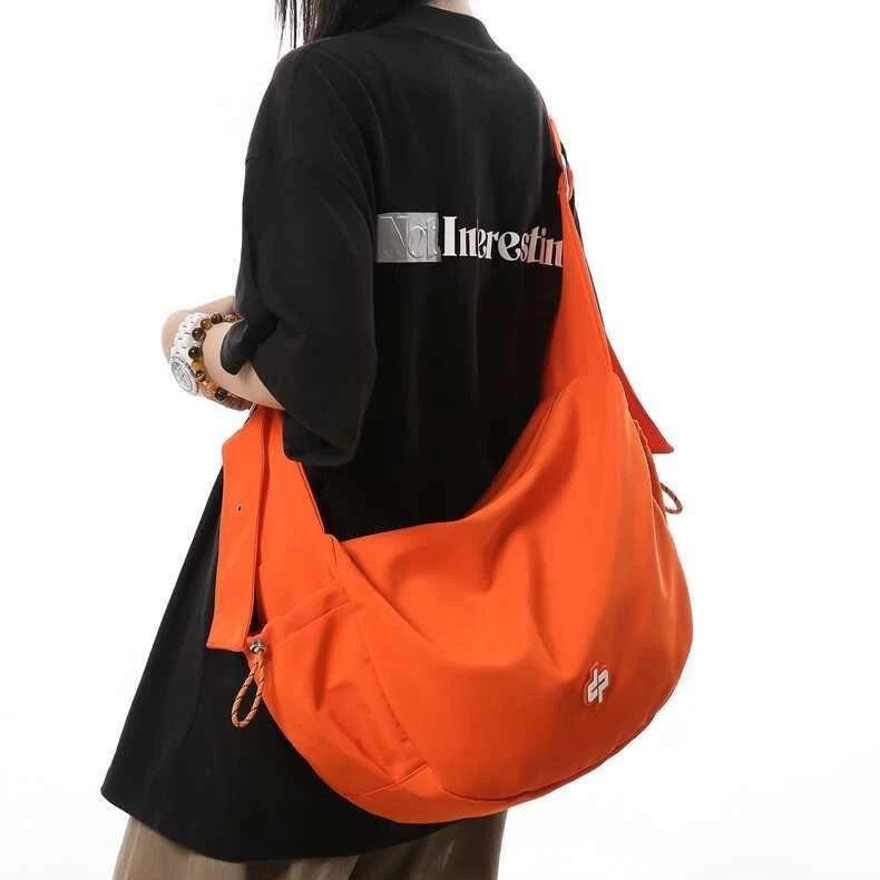 花少同款原创运动斜挎包男潮牌旅行包单肩包饺子包女通勤单肩背包