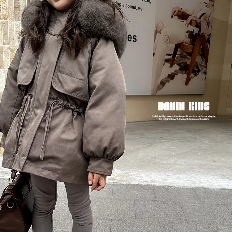 【嗒囜】236039 女童秋冬保暖大毛领连帽抽绳收腰羽绒服外套