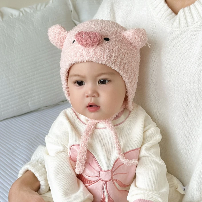 婴儿毛绒护耳帽秋冬季可爱小猪卡通幼儿珊瑚绒保暖包头帽宝宝帽子