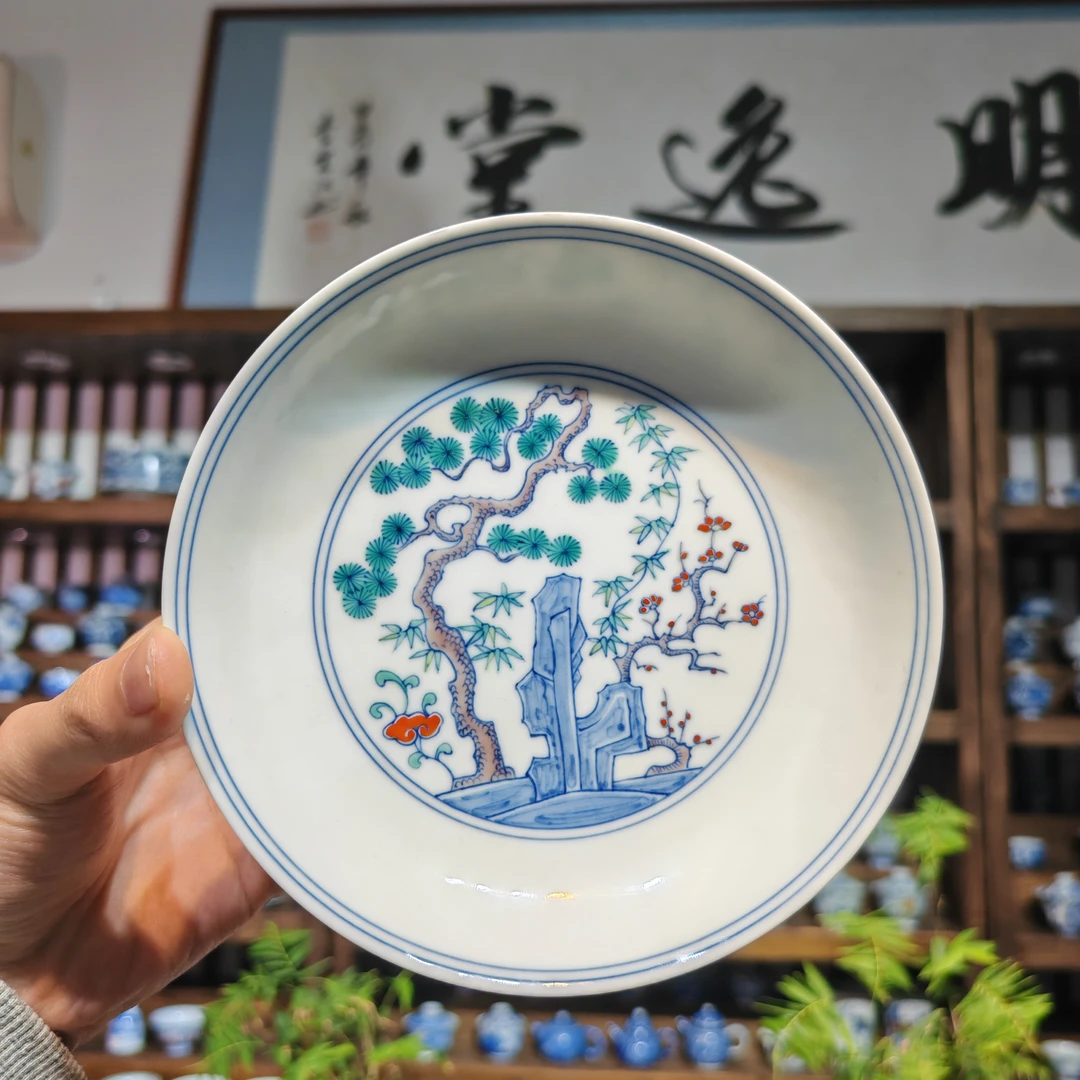 明逸堂手绘陶瓷｜斗彩松竹梅壶承｜15cm直径3cm高度纯手工