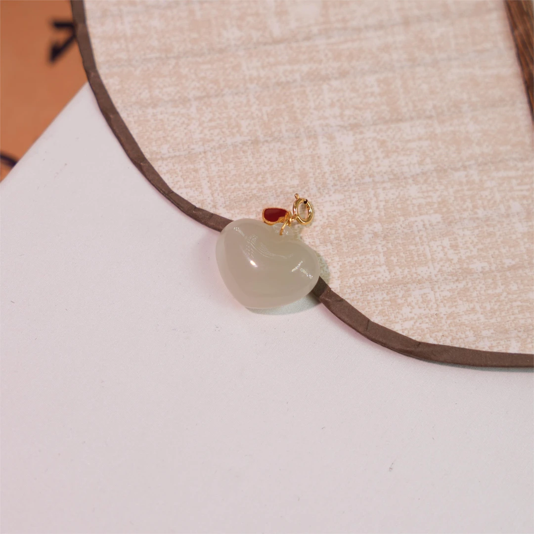 婧雯-天然和田玉晴水18K金爱心吊坠