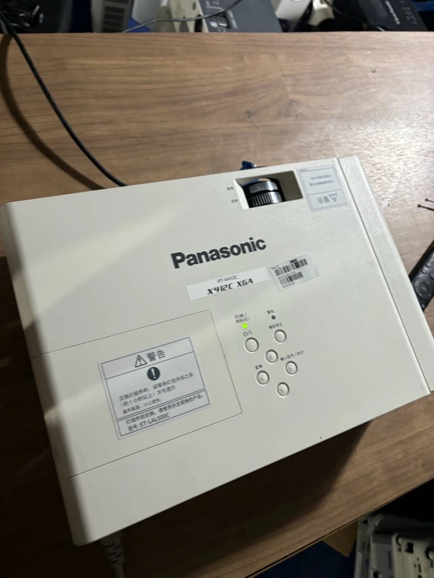 9新 Panasonic/松下 二手 4100流明松下投影仪 运费自理
