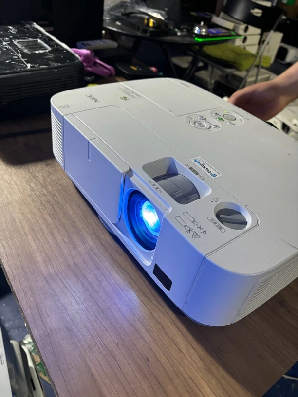 9新 NEC 二手 5000流明NEC 投影仪 运费自理