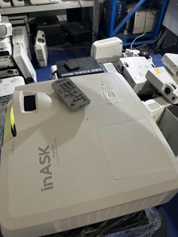 9新  二手 inask 短焦投影仪 运费自理