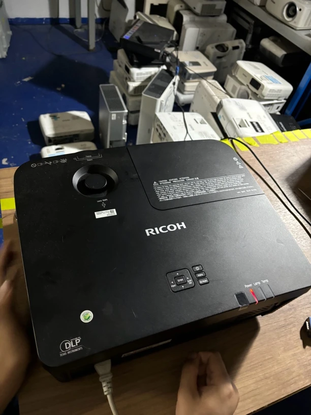 9新 Ricoh/理光 二手 理光6000流明 投影仪 运费自理