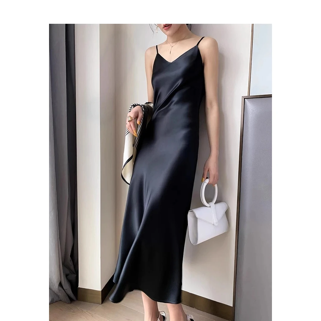醋酸缎面黑色吊带连衣裙显瘦气质包臀法式长款夏季百搭高级感收腰