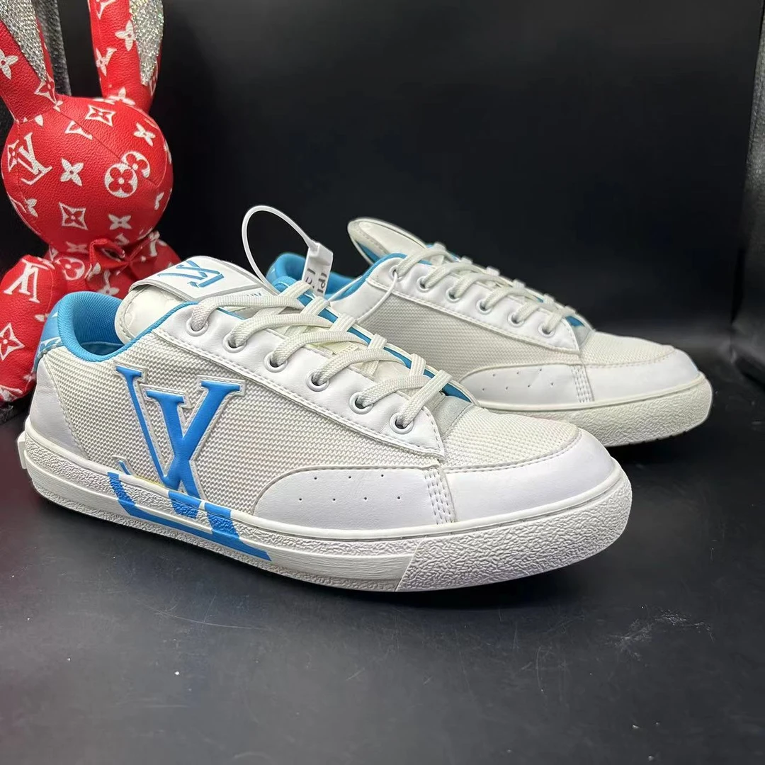 【AO折扣】 LV/路易威登 41.5欧码 男士浅蓝错位休闲板鞋gl191