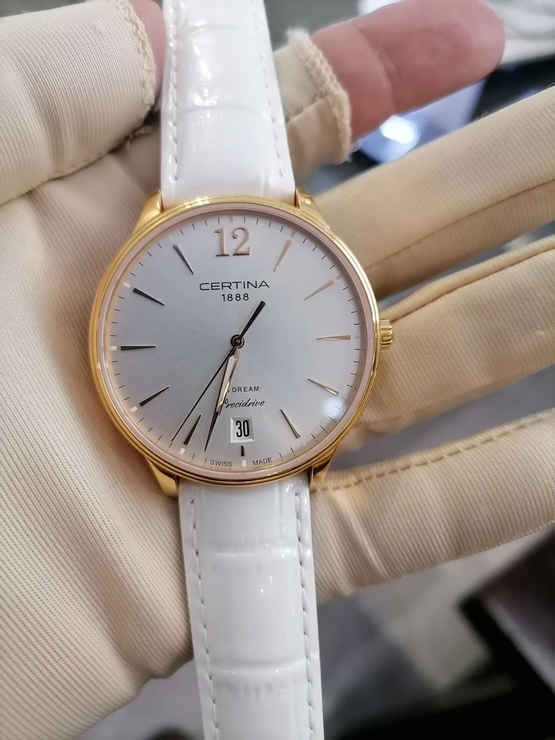 全新未使用  雪铁纳石英男表C021.810.36.037.00