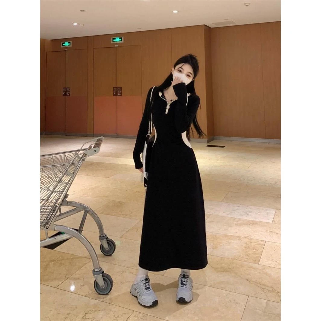 大码撞色连帽长袖连衣裙女秋季黑色裙子设计感过膝别致长裙