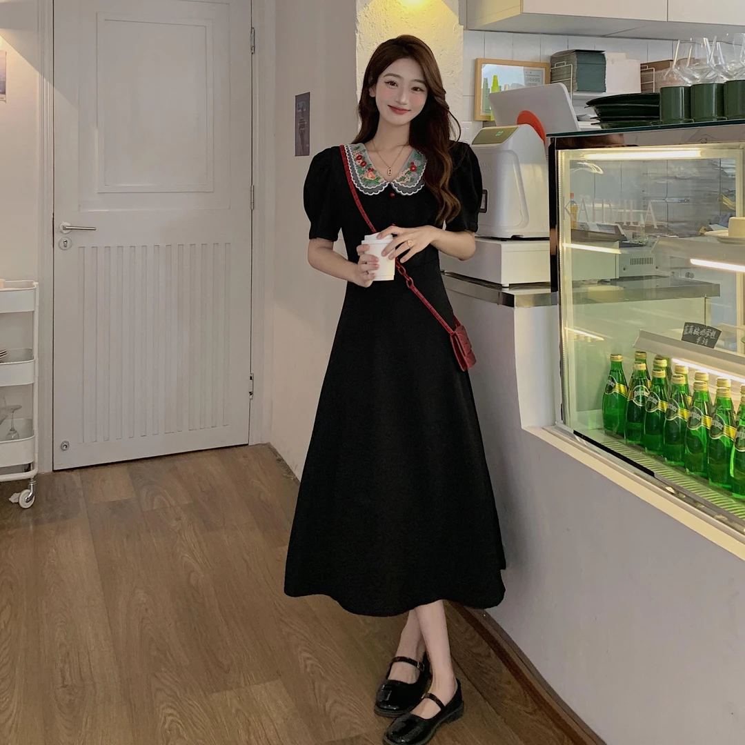 大码女装2024夏设计感甜美显瘦刺绣花朵领连衣裙