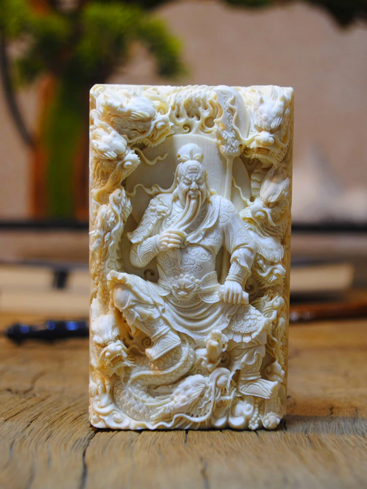 守艺猛犸象牙雕刻大师工纯手工九龙关公牌子挂件吊坠猛犸牙3A冰料