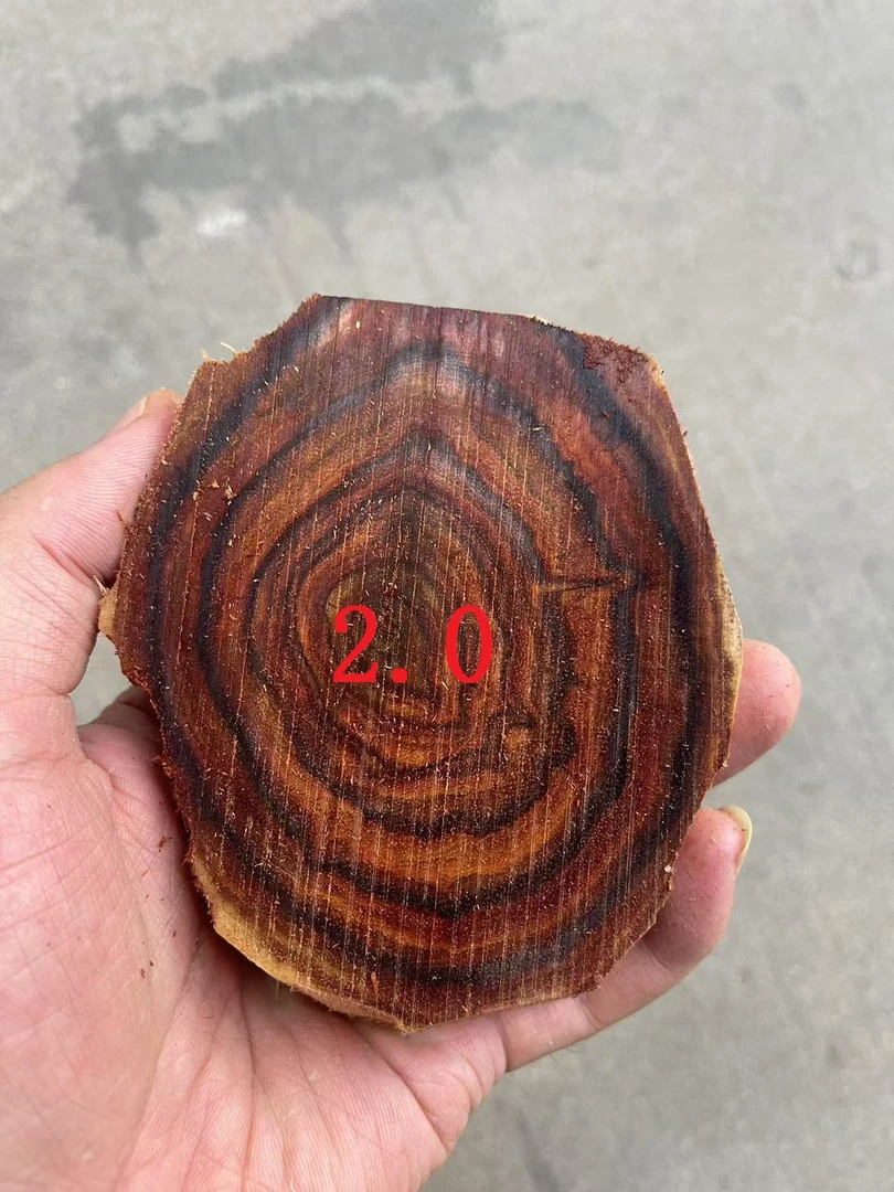 2.0规格12颗海黄手串花梨木圆珠