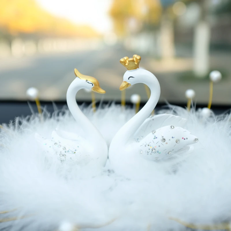 【天鹅之梦】镶钻款车载摆件高级感汽车饰品摆件车内装饰女加大套装