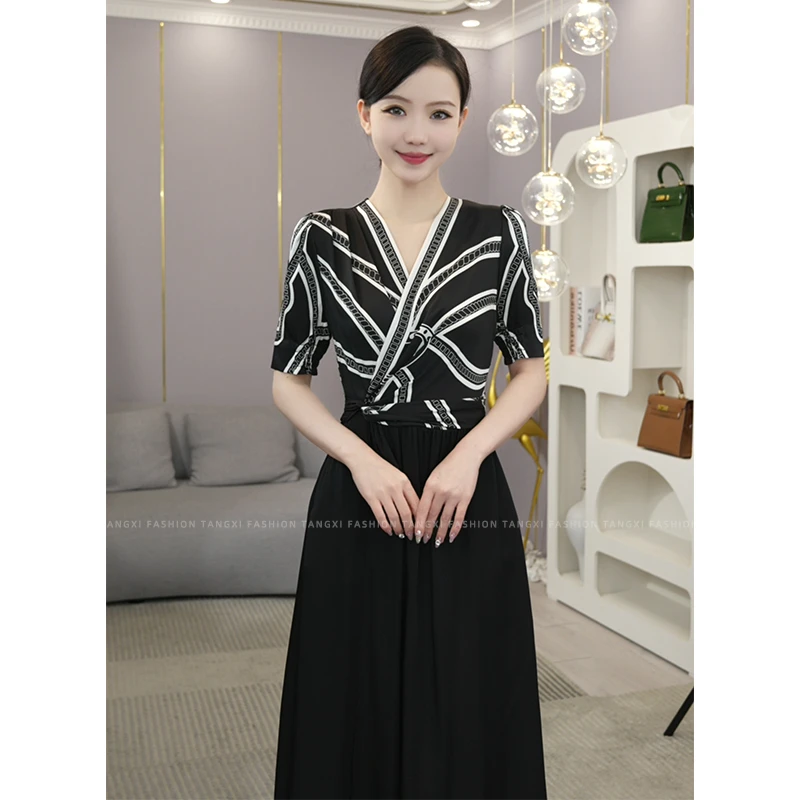 唐熹2025夏季新款【4943】高级感轻奢气质小众黑色v领收腰连衣裙子