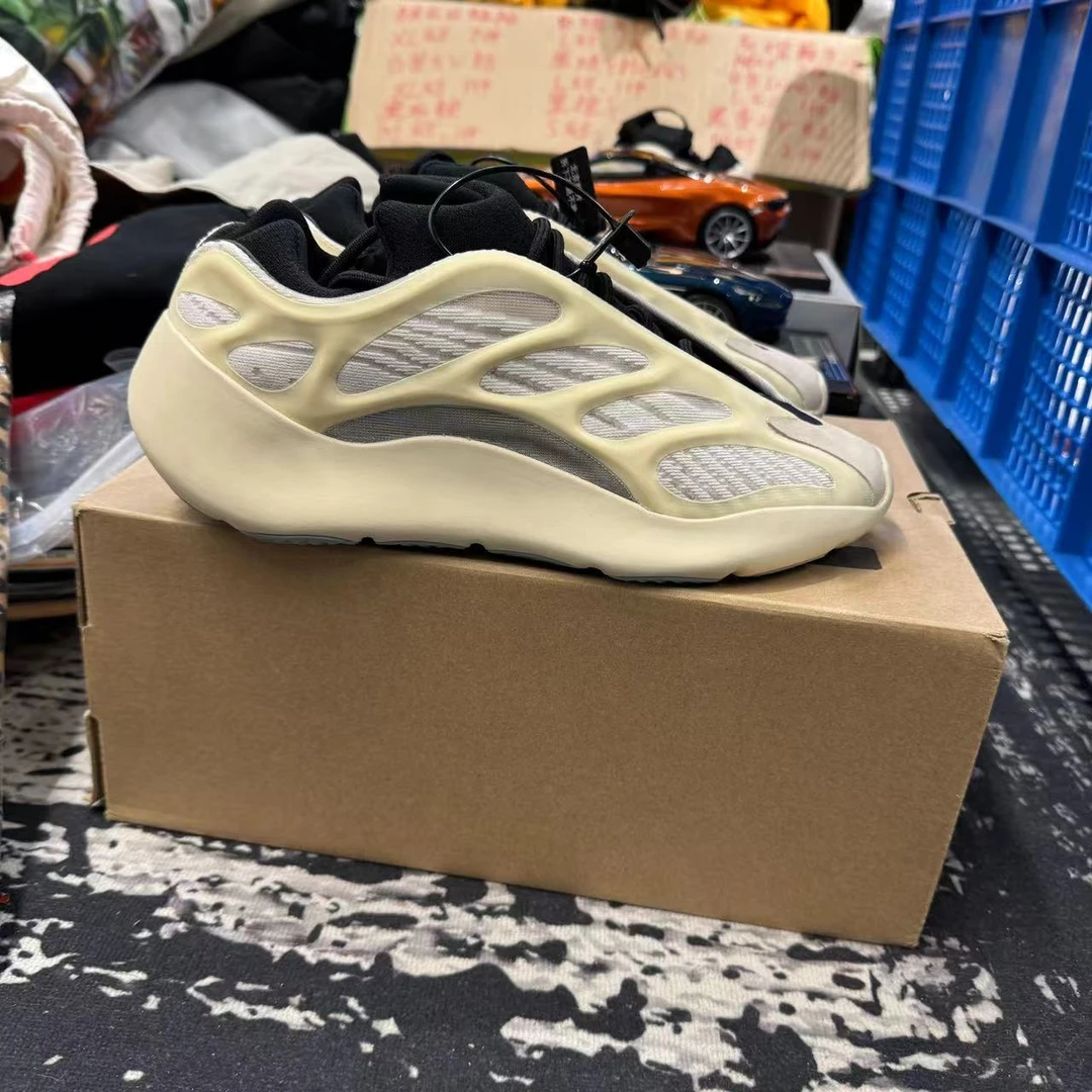 【山哥】椰子鞋700白色 40