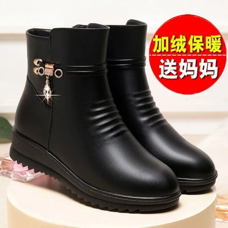 品牌断码鞋真皮棉靴女加绒加厚妈妈棉鞋软底防滑短靴保暖雪地靴女