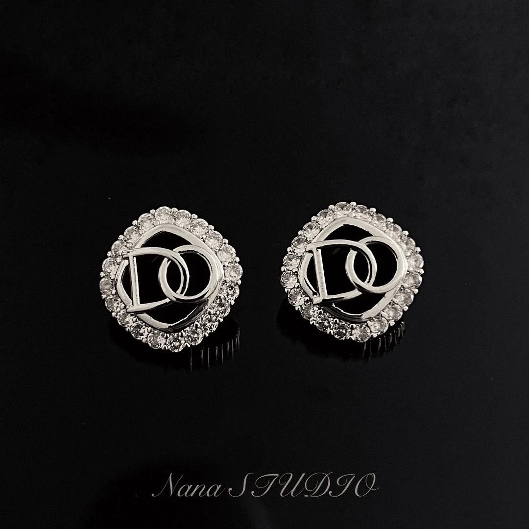 铜合金耳饰  轻奢小众时尚字母耳钉A123