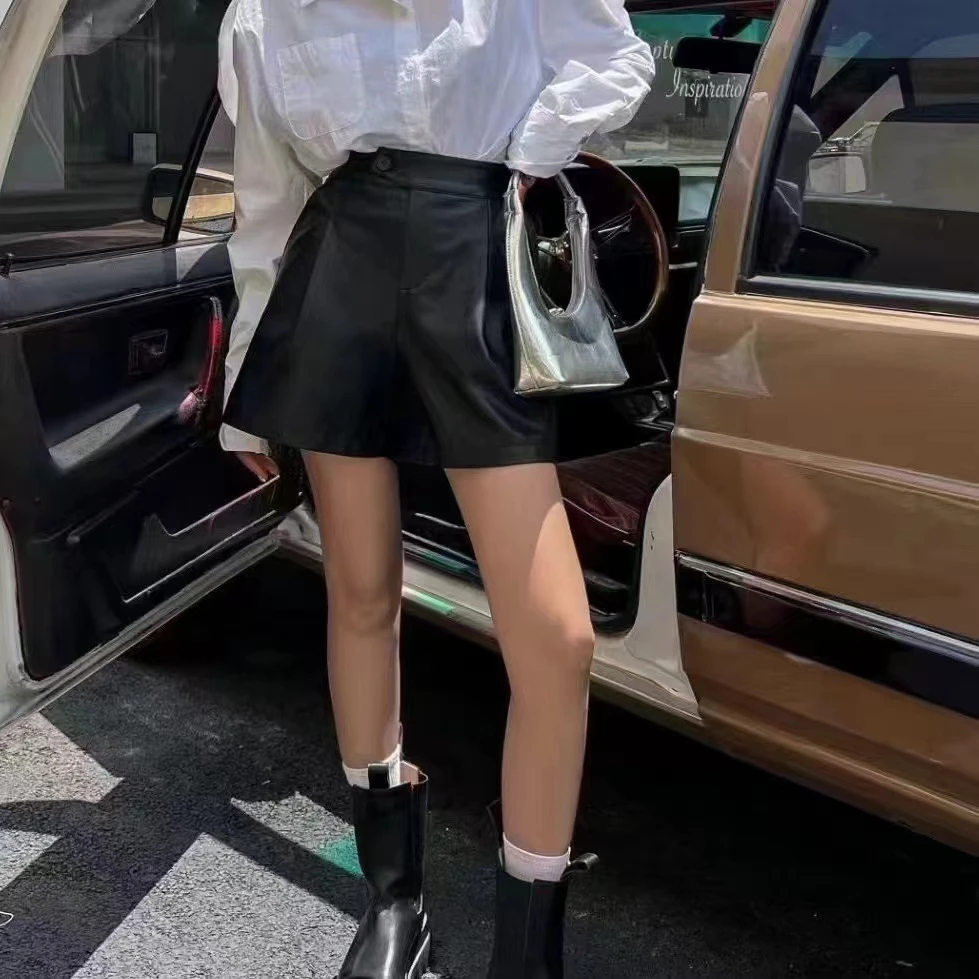 扣子高腰皮短裤女显瘦百搭休闲阔腿外穿时尚黑色