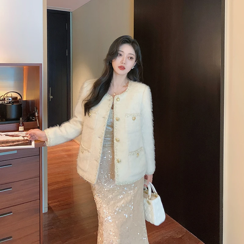 林关关  富家千金 白色羽绒小香风短款外套-22741