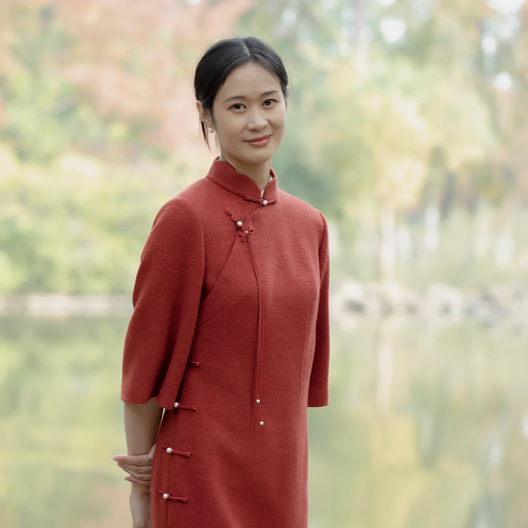 【摇红】冬季复古时尚毛呢气质斜襟加厚立领高档长款新中式拜年服