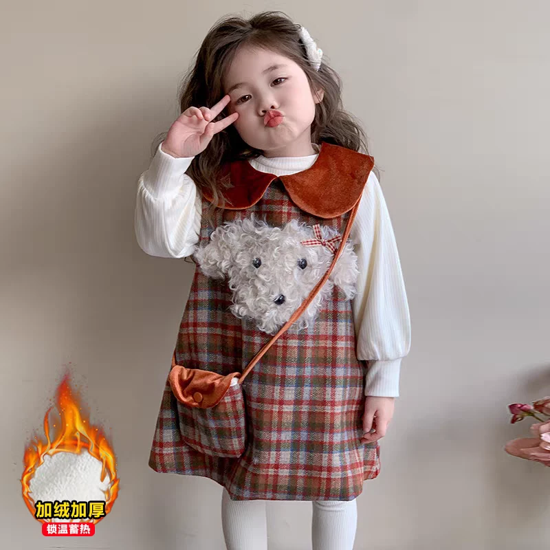 2024年冬季新款女小童连衣裙宝宝加绒娃娃领格子小狗背心裙两件套