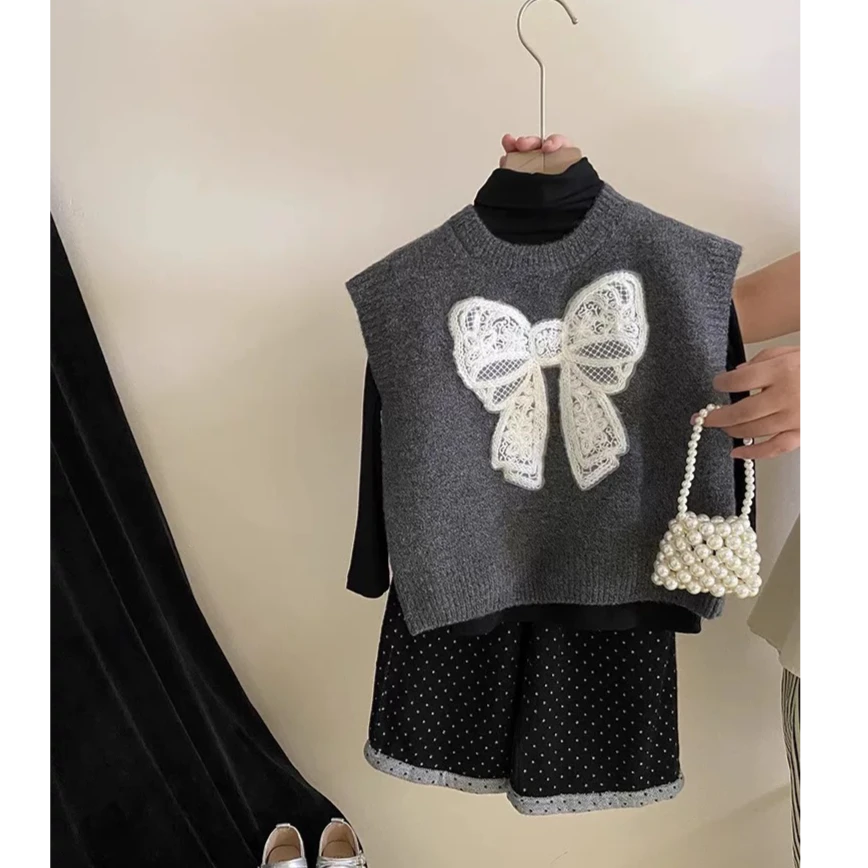 2024新款女童秋季套装韩系小女孩时髦针织马甲坎肩波点长裤三件套