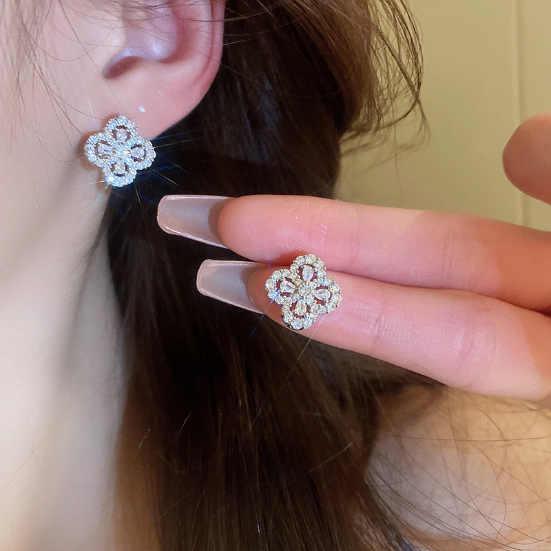 铜合金耳饰 镂空锆石花朵耳钉轻奢风耳环时尚气质高级感耳饰轻奢