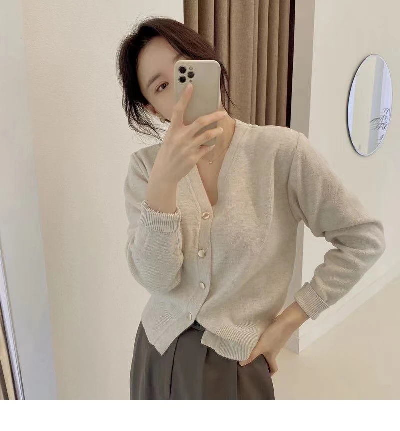 精纺羊毛针织开衫女 小香风打底时尚外套气质百搭上衣内搭厚毛衣