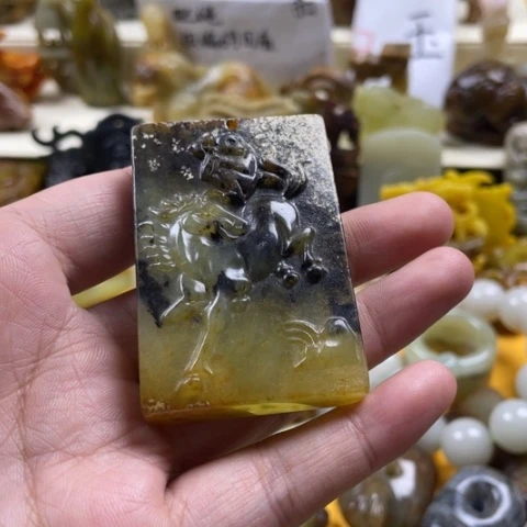 蛇纹石玉颈饰合金150