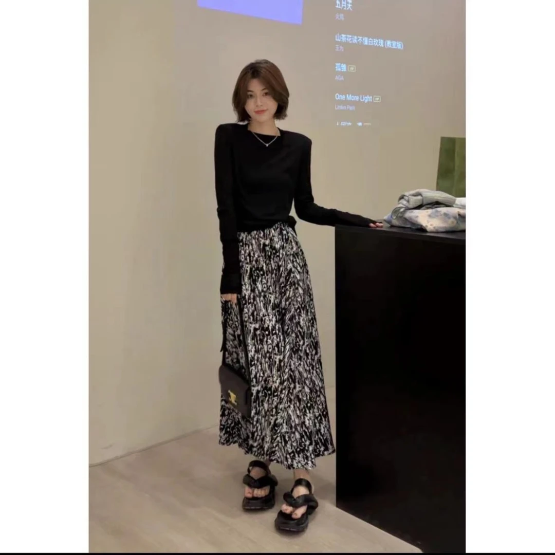 黑色长袖正肩显瘦防晒衫薄款上衣+松紧时尚碎花半身裙