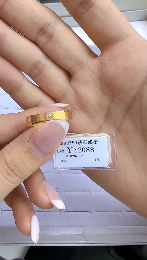 【闪购商品】钻石戒指/指环18K金镶嵌188800
