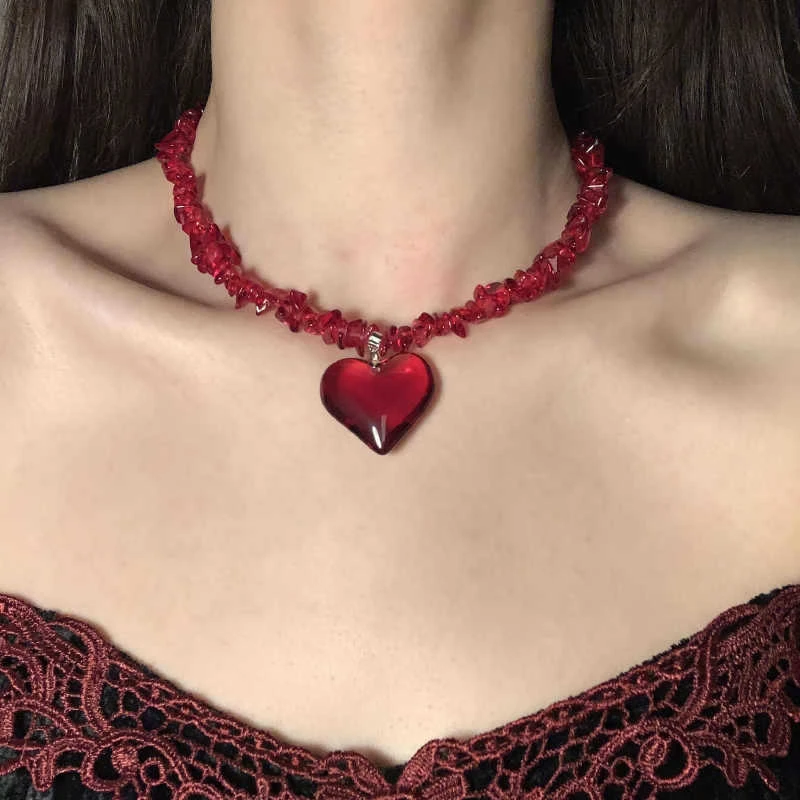 2025新款感爱心吊坠串珠项链女轻奢小众感配饰气质毛衣链