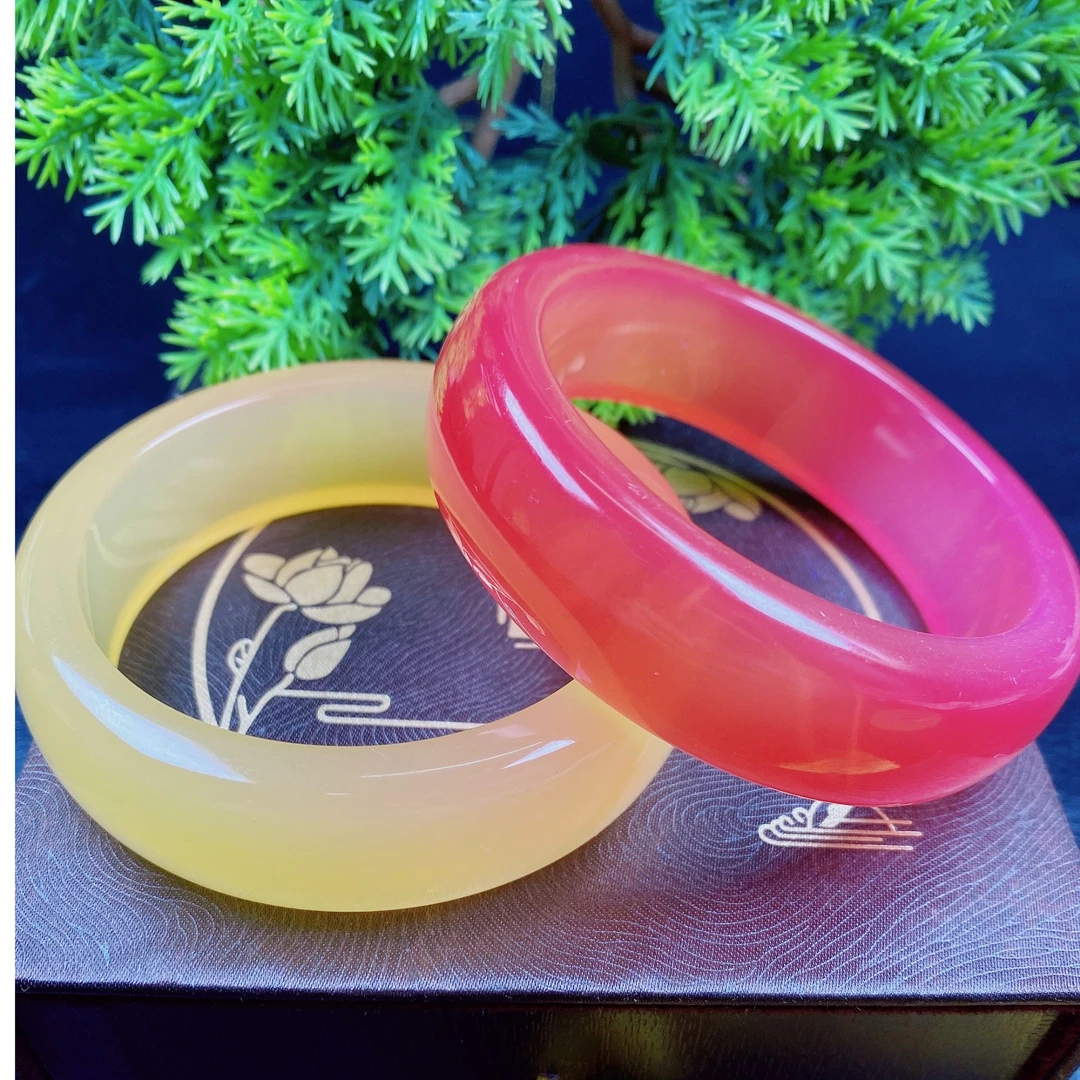 典藏款 时尚简约气质红手镯经典传承